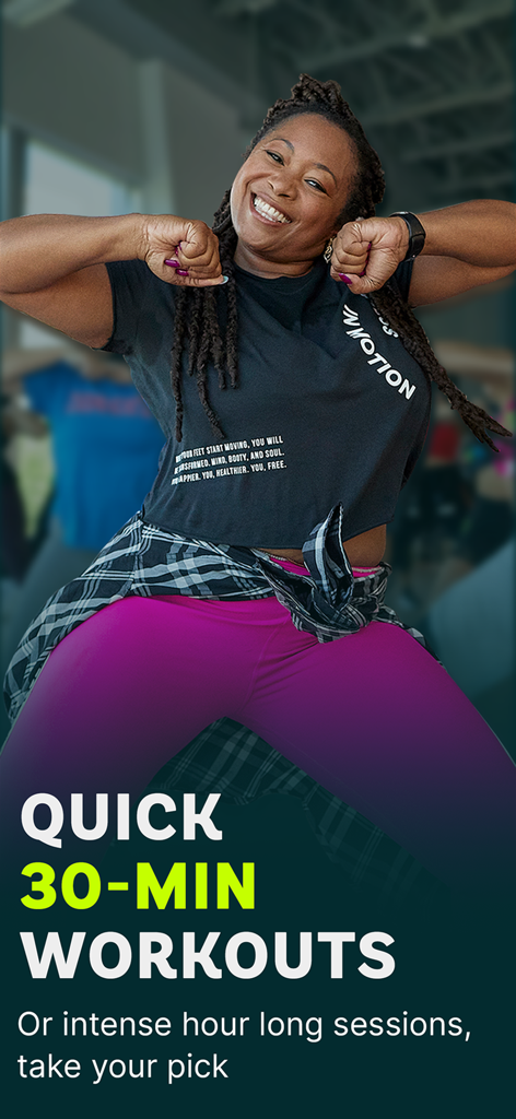 Zumba - Dance Fitness Workout - Una mujer feliz disfrutando de un entrenamiento de danza fitness Zumba de 30 minutos