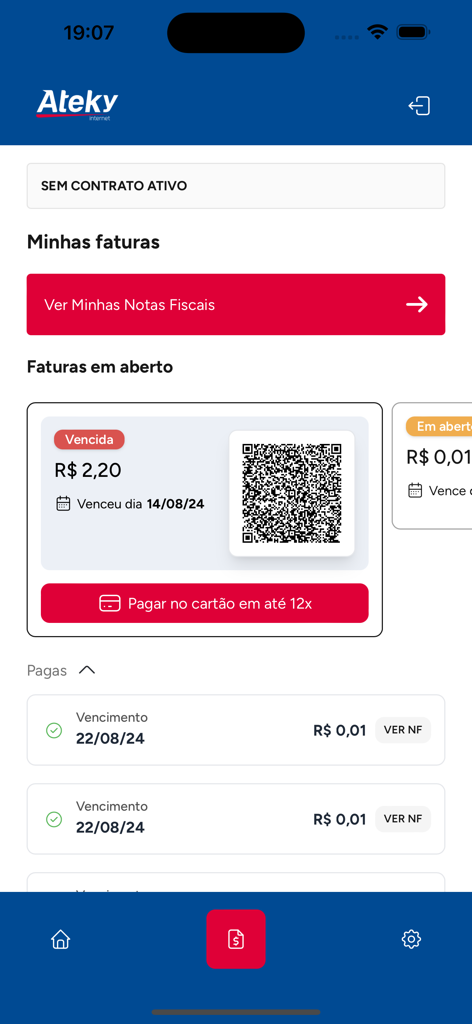 Interface of the Minha Ateky app displaying overdue and paid internet service invoices with a QR code for payment