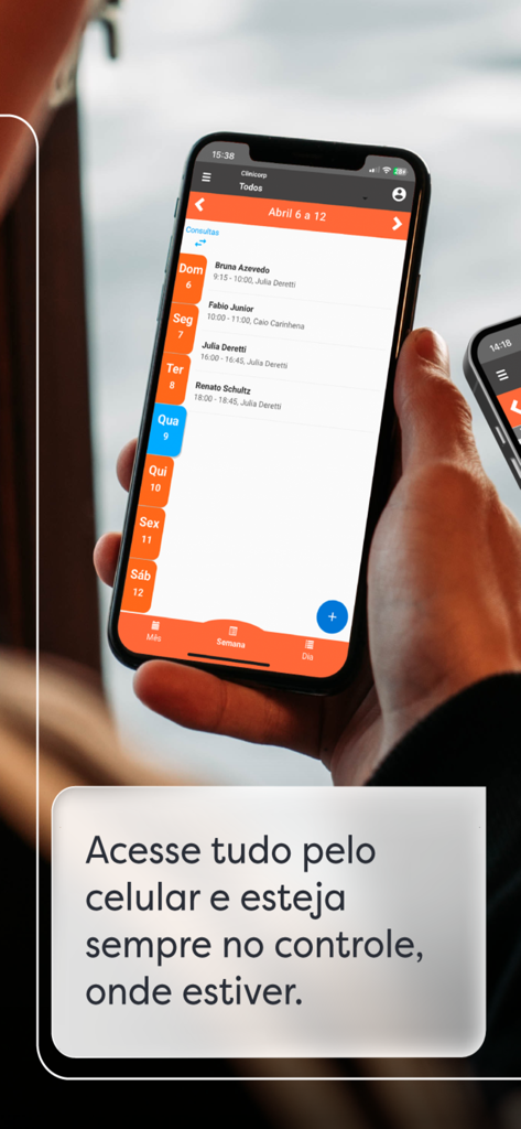 Tela de smartphone exibindo a agenda semanal de consultas clínicas do aplicativo Clinicorp para uma prática médica.