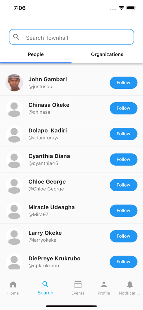 Una pantalla de búsqueda en la aplicación Townhall que muestra una lista de personas con sus nombres y nombres de usuario junto a botones para seguir