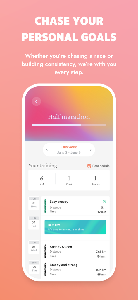 Femmi: Running Plans for Women - Femmiアプリのインターフェース。週ごとのランニング目標と日々の活動が含まれるハーフマラソントレーニングスケジュールが表示されています