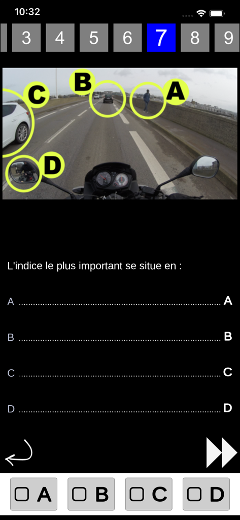 Examen Permis Moto - Code ETM - Test blanc de l'examen théorique moto montrant un scénario de route avec plusieurs marqueurs de danger