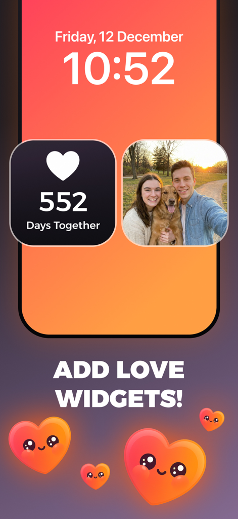 Écran de verrouillage du smartphone affichant les widgets Lovio pour les jours ensemble et les photos de couple