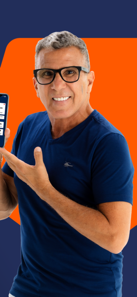 Star Associado - Man holding a phone displaying the Star Associado vehicle protection app