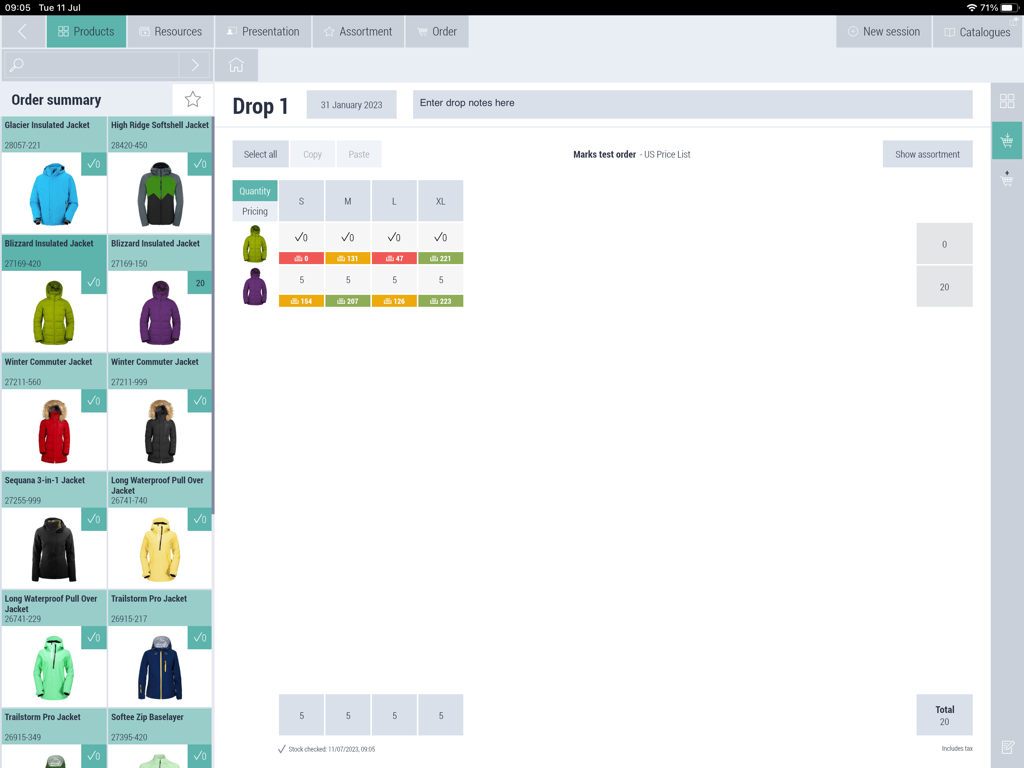aWorkbookアプリの画面には、アパレルのB2Bセールス注文概要と商品サイズ選択が表示されています。