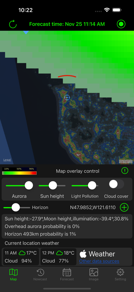 Aurora Map: Aurora All - Pantalla de la aplicación Aurora Map con superposiciones de mapas para probabilidad de aurora, contaminación lumínica y datos meteorológicos