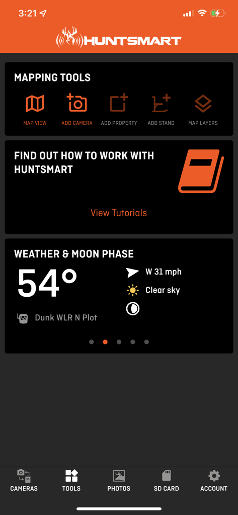 The HuntSmart app dashboard displaying mapping tools and current weather and moon phase data for hunters