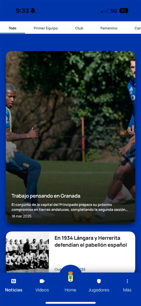 Real Oviedo - Official App - Pantalla de feed de noticias de la app oficial del Real Oviedo mostrando actualizaciones actuales del equipo y artículos históricos del club.