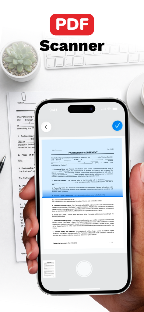 PDF Star 앱을 사용하여 파트너십 계약서를 스캔하는 iPhone을 들고 있는 손