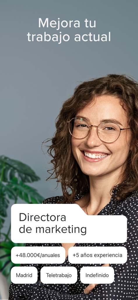 InfoJobs - Trabajo y Empleo - Uma mulher sorridente e uma oferta de emprego para diretor de marketing em Madrid com opções de trabalho remoto.