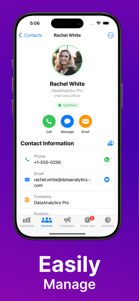 Pantalla de la aplicación móvil Connect Pro Caller que muestra un perfil de contacto profesional con botones de comunicación y detalles del cliente potencial del CRM