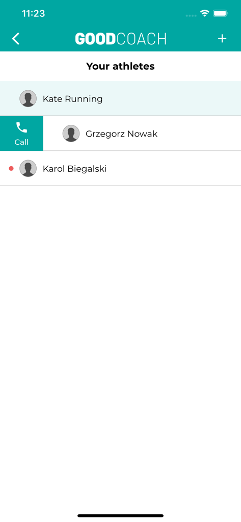 Interfaz de la aplicación Good Coach que muestra una lista de atletas gestionados con una acción de deslizar para llamar.