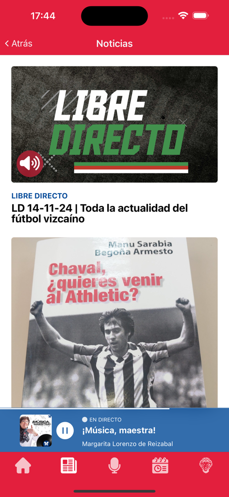 Sección de noticias de la aplicación Radio Popular de Bilbao con actualizaciones de fútbol y un reproductor de audio en vivo.