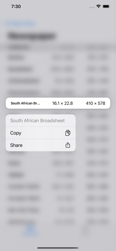 Paper Size - Interface de l'application Dimensions de papier montrant un menu contextuel avec des options pour copier ou partager les dimensions d'un journal sud-africain Broadsheet.