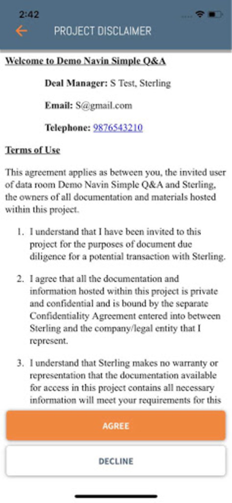Una pantalla de aviso de proyecto y acuerdo de términos de uso en la aplicación móvil Sterling VDR con información de contacto del gestor de operaciones y botones de aceptación