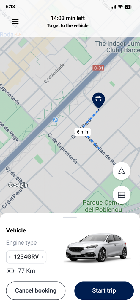 Volkswagen Move - Kartenansicht in der Volkswagen Move App mit einer Route zu einem reservierten silbernen Fahrzeug und einer Schaltfläche zum Starten der Fahrt.