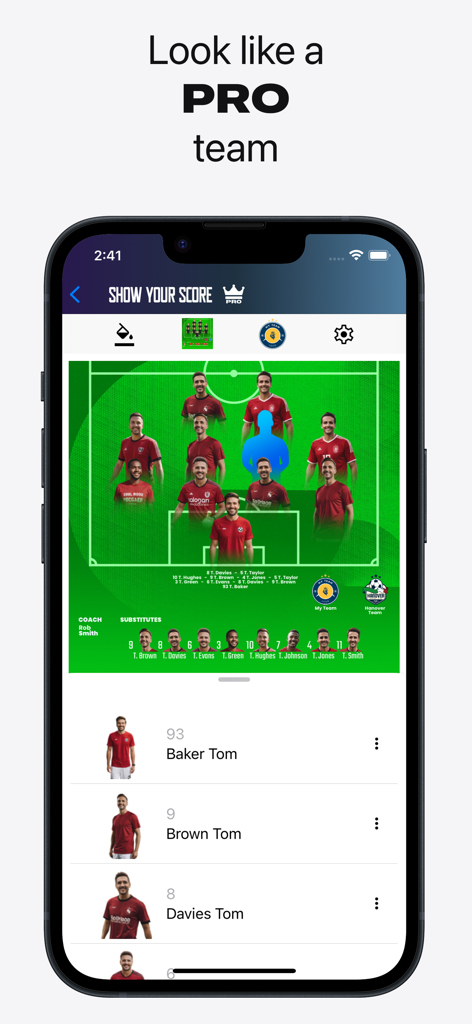 Show Your Score - 緑のピッチ背景に選手写真が表示されたプロのサッカーチームラインナップを示すShow Your Scoreアプリインターフェース