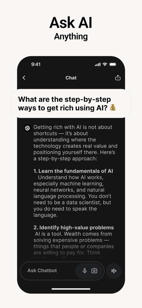 Chatbot App - AI Assistant - Pantalla del iPhone que muestra al Asistente de IA de Chatbot App respondiendo una pregunta sobre el uso de IA para el crecimiento financiero.