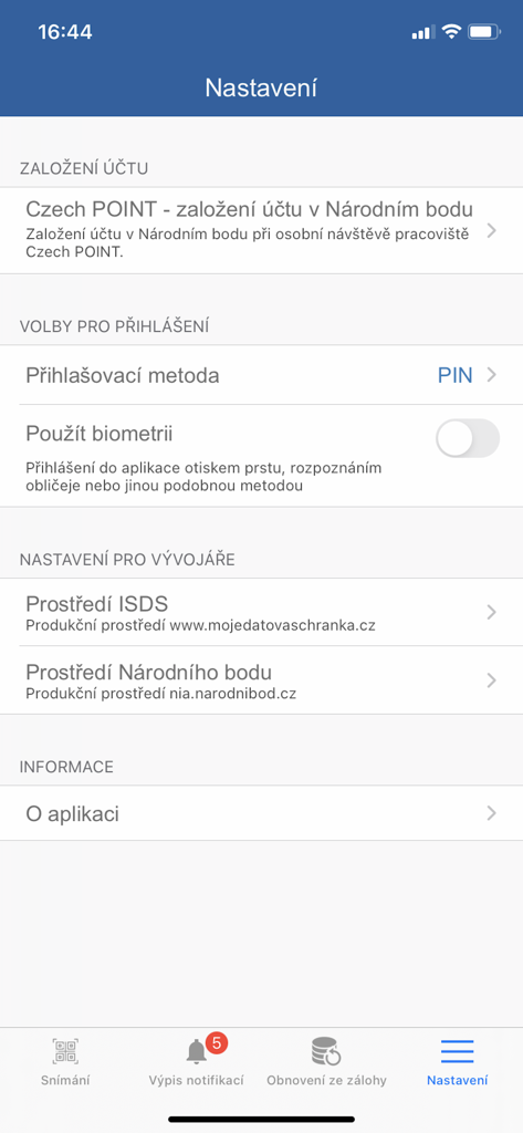 Settings screen of the Mobilní klíč eGovernmentu app featuring biometric login and account security options.