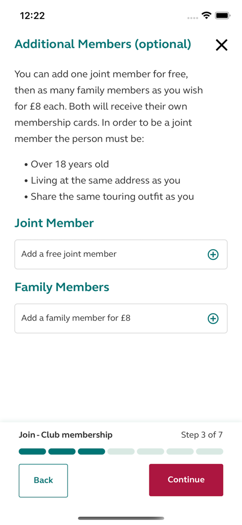Bildschirm in der Caravan and Motorhome Club App, der Optionen zum kostenlosen Hinzufügen eines gemeinsamen Mitglieds oder kostenpflichtigen Hinzufügen von Familienmitgliedern anzeigt.