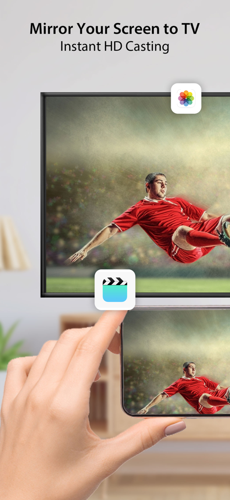 Screen Mirroring • Cast to TV - Mão segurando um iPhone espelhando uma partida de futebol para uma grande tela de televisão