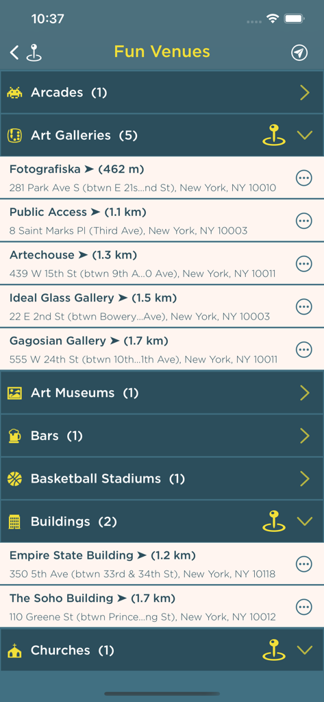 e•Locate - eLocate App-Oberfläche, die eine Liste von nahe gelegenen unterhaltsamen Orten wie Kunstgalerien und Sehenswürdigkeiten in New York zeigt