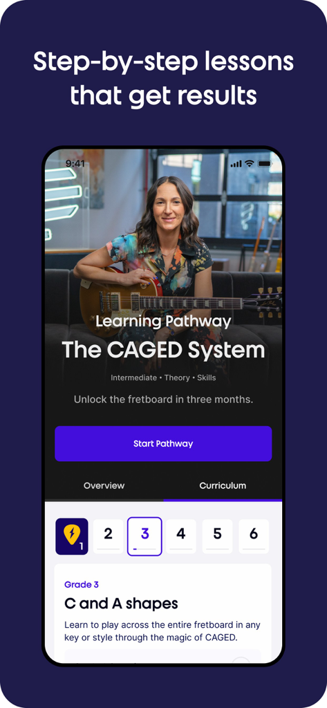 Interface do aplicativo Pickup Music mostrando um caminho de aprendizado estruturado de guitarra para o sistema CAGED com um instrutor.