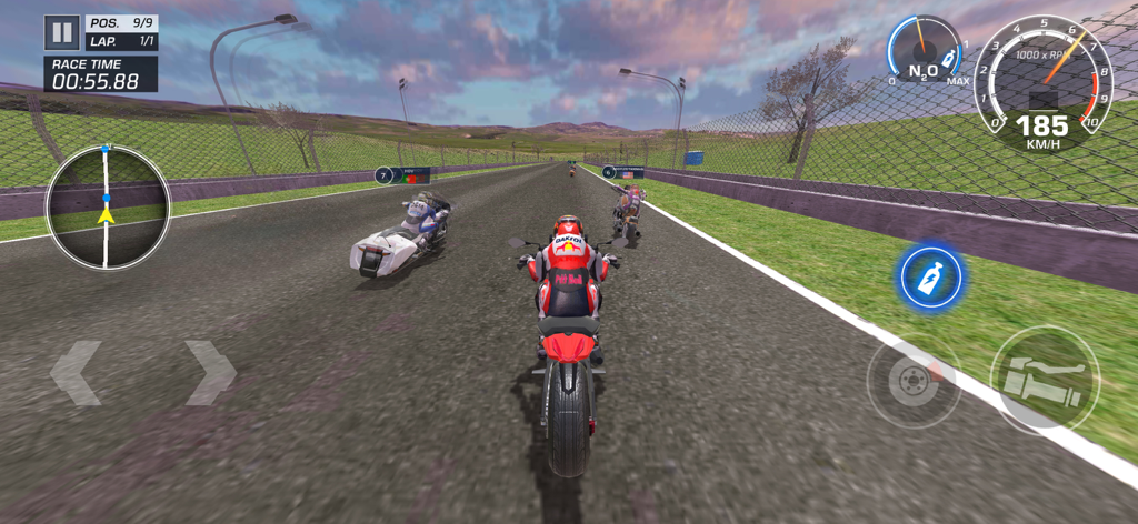 Moto Racer: Bike Racing Game - Jugabilidad de Moto Racer mostrando una moto roja compitiendo en una pista a alta velocidad con competidores.