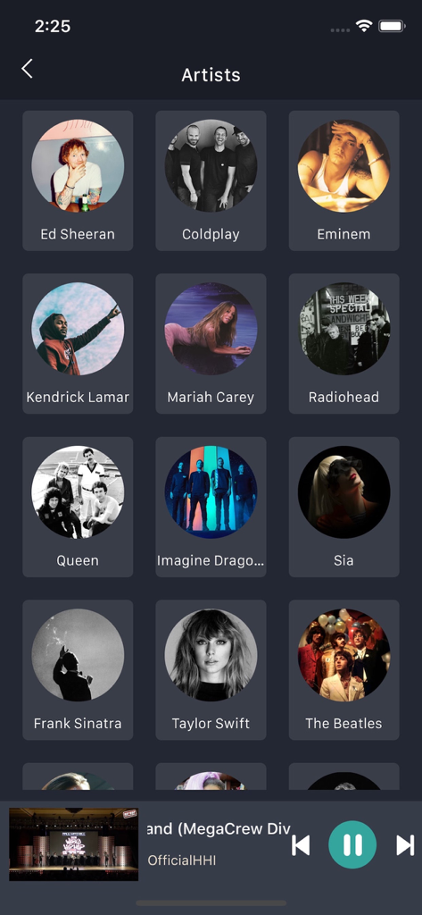 MusicOZ: Music player - Pantalla de artistas en la aplicación MusicOZ con una cuadrícula de músicos famosos, incluidos Ed Sheeran y Taylor Swift