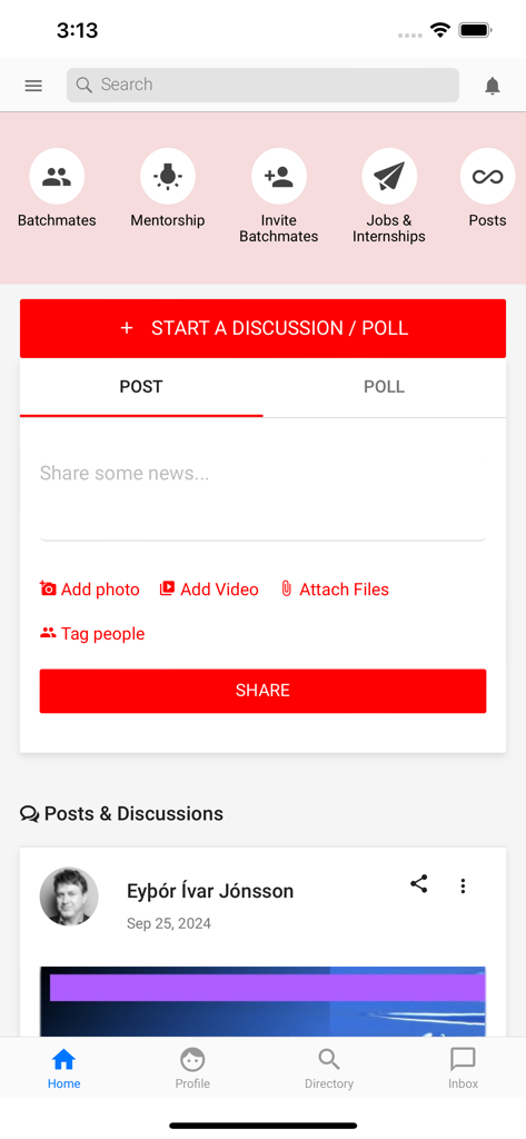 Þekkingarþorp Akademias - Tela inicial do aplicativo Akademias Knowledge Village apresentando um feed social profissional com ícones de networking e ferramenta de criação de posts