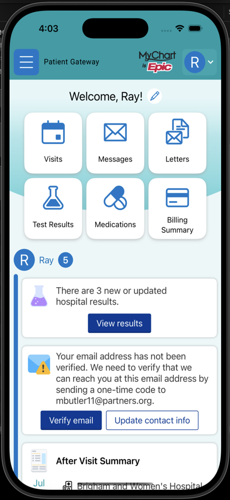 A tela inicial do aplicativo Mass General Brigham Patient Gateway mostrando várias ferramentas de gerenciamento de saúde, como resultados de exames e medicamentos.