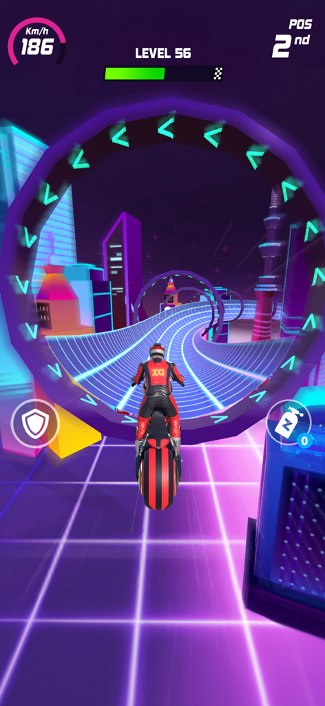 Moto Race: Racing Game - Capture d'écran de gameplay de Moto Race montrant une moto courant à haute vitesse sur une piste de ville néon futuriste.