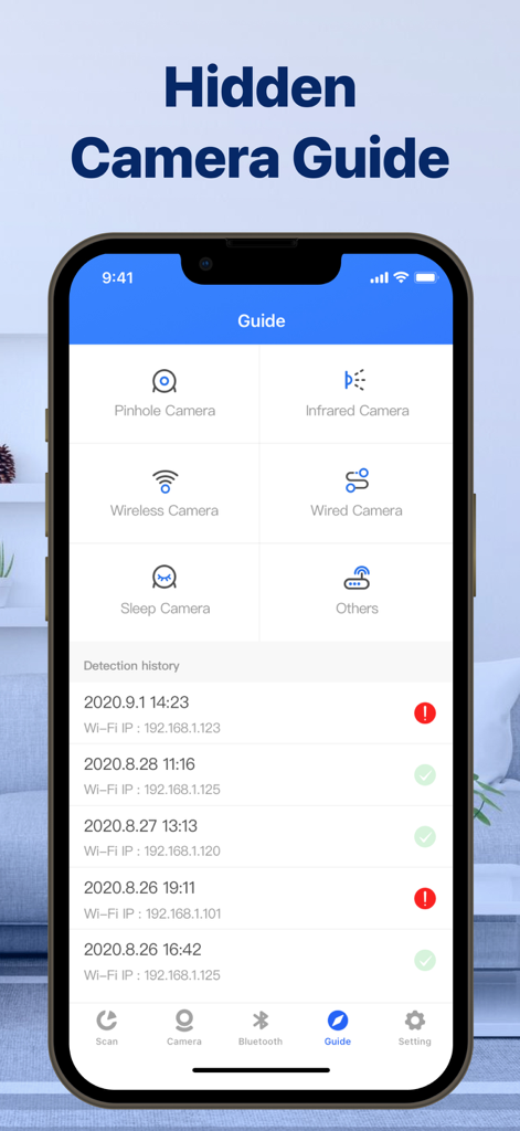 Home Security Camera App - Un smartphone affichant une interface de guide de caméra cachée avec des catégories pour les caméras sténopéiques et infrarouges, ainsi qu'un journal de l'historique de détection.