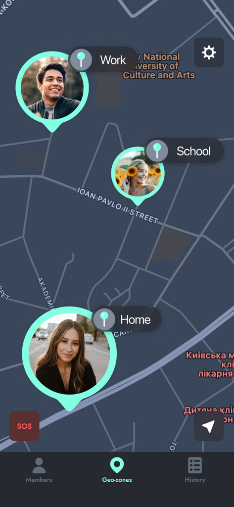 Phone Tracker - Family Locator - Interfaz de la aplicación Rastreador de Teléfono que muestra las ubicaciones de los miembros de la familia en el trabajo, la escuela y el hogar en un mapa.