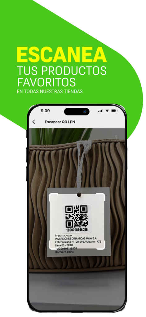 Platanitos - Smartphone screen using the Platanitos app to scan a QR code on a fashion product tag