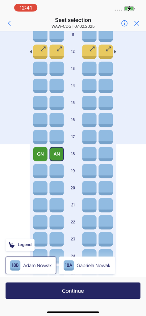 LOTポーランド航空モバイルアプリの座席選択画面。航空機の客室レイアウトを表示しています。