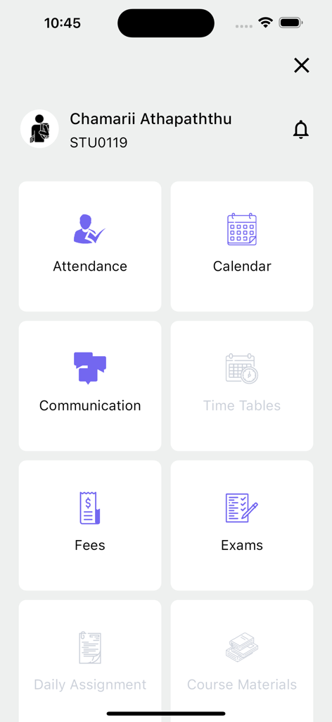 Zeta Plus Parent - Zeta Plus Parentアプリのダッシュボード。出欠カレンダー、コミュニケーション、料金などの機能が表示されています。