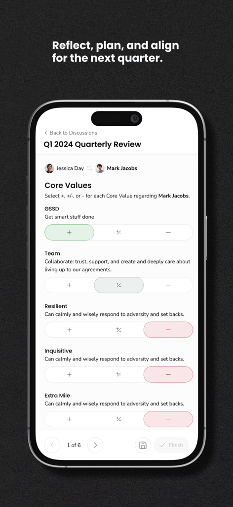 Interface de l'application Ninety affichant un écran d'examen trimestriel où les utilisateurs évaluent les valeurs fondamentales pour l'alignement de l'équipe.