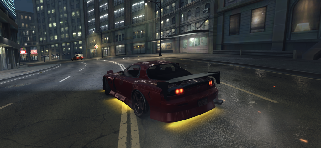 Need for Speed No Limits Game - Auto sportiva rossa personalizzata con sottoscocca neon giallo in una strada cittadina notturna