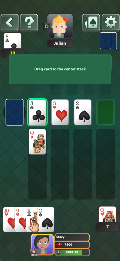 Spite and Malice Card Game - Schermata di gioco del gioco di carte Spite and Malice che mostra i giocatori Stacy e Julian con carte sequenza su un tavolo verde.