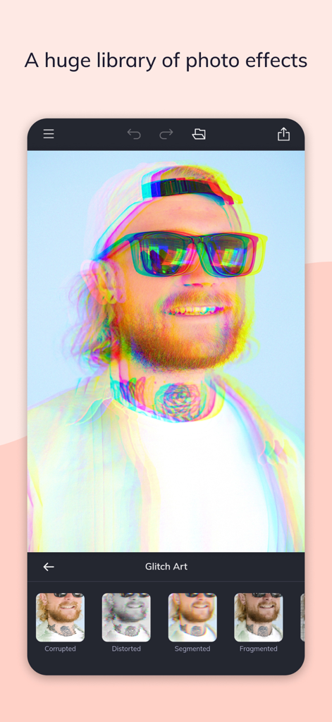 Aplicación BeFunky mostrando un efecto de arte glitch colorido aplicado a un retrato masculino.