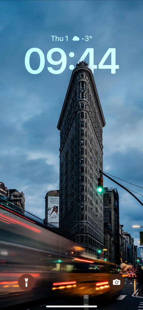 Locky: Wallpapers Depth Effect - Pantalla de bloqueo de iPhone con un fondo de pantalla de efecto de profundidad del edificio Flatiron en Nueva York