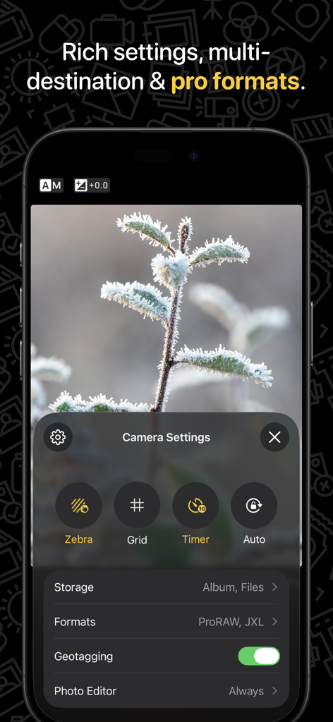 Hydra 2 › AI Camera: RAW + HDR - Interfaz de la aplicación Hydra 2 mostrando el menú de configuración de la cámara con opciones de formato ProRAW y JXL sobre una foto macro de una rama escarchada.