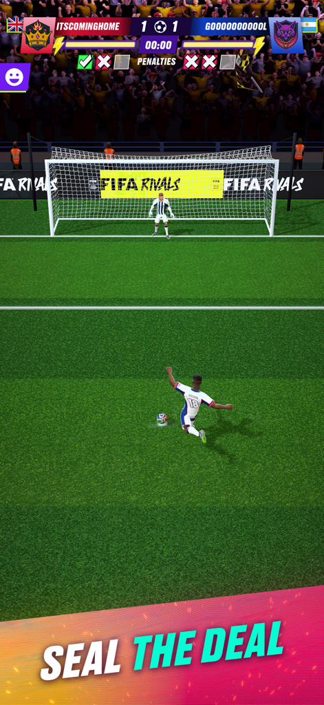 FIFA Rivals - Mobile Football - Una escena de juego de tanda de penaltis en FIFA Rivals Mobile Football mostrando a un jugador disparando a portería.