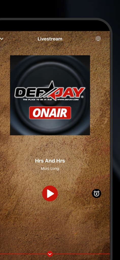 DEFJAY•The place to be in RnB - DEFJAY RnB Radio App Livestream-Oberfläche, die den aktuellen Titel von Muni Long zeigt