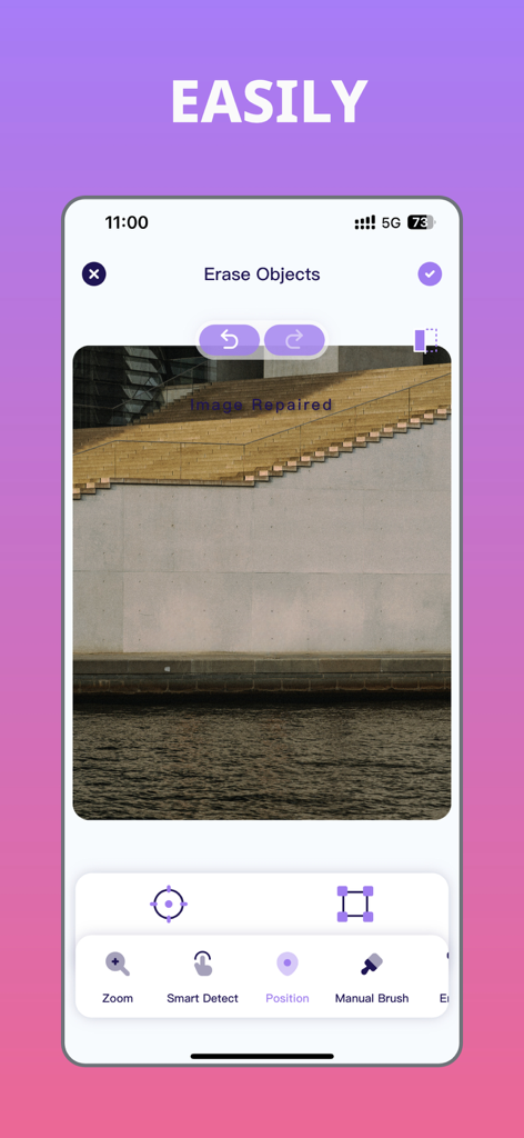 Remove Objects · Photo Eraser - 屋外の階段の修理された写真とAI編集ツールを示す「オブジェクトを削除」アプリのインターフェイスを表示するスマートフォンの画面。
