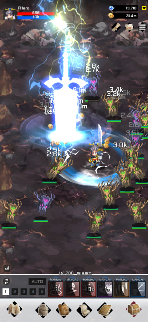 F Class Adventurer: AFK RPG - Fクラス冒険者のゲームプレイ画面。冒険者が巨大な雷剣の範囲攻撃スキルを使用して複数のモンスターを倒している様子