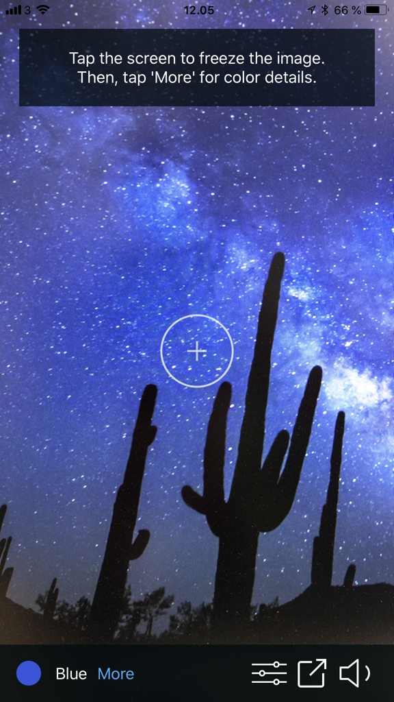 컬러 파인더 앱이 밤하늘 사진에서 파란색 음영을 식별하는 화면입니다.