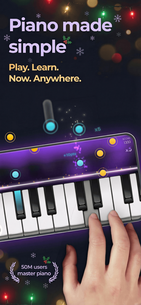Piano - Keyboard Lesson & Game - Benutzerhand spielt ein virtuelles Klavier auf einer Smartphone-App mit fallenden Musiknoten und Feiertagsdekorationen