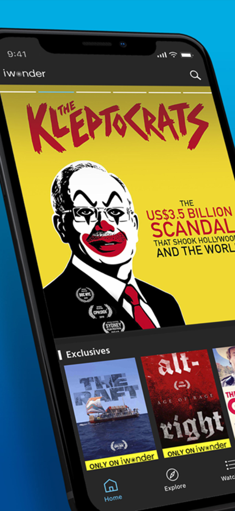 iwonder: watch documentaries - 정치 다큐멘터리와 독점 영화가 포함된 iwonder 앱 인터페이스가 있는 스마트폰.